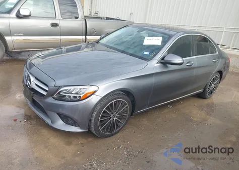 2019 Mercedes-Benz C 300 z USA, uszkodzony, nr VIN 55SWF8DB1KU309644